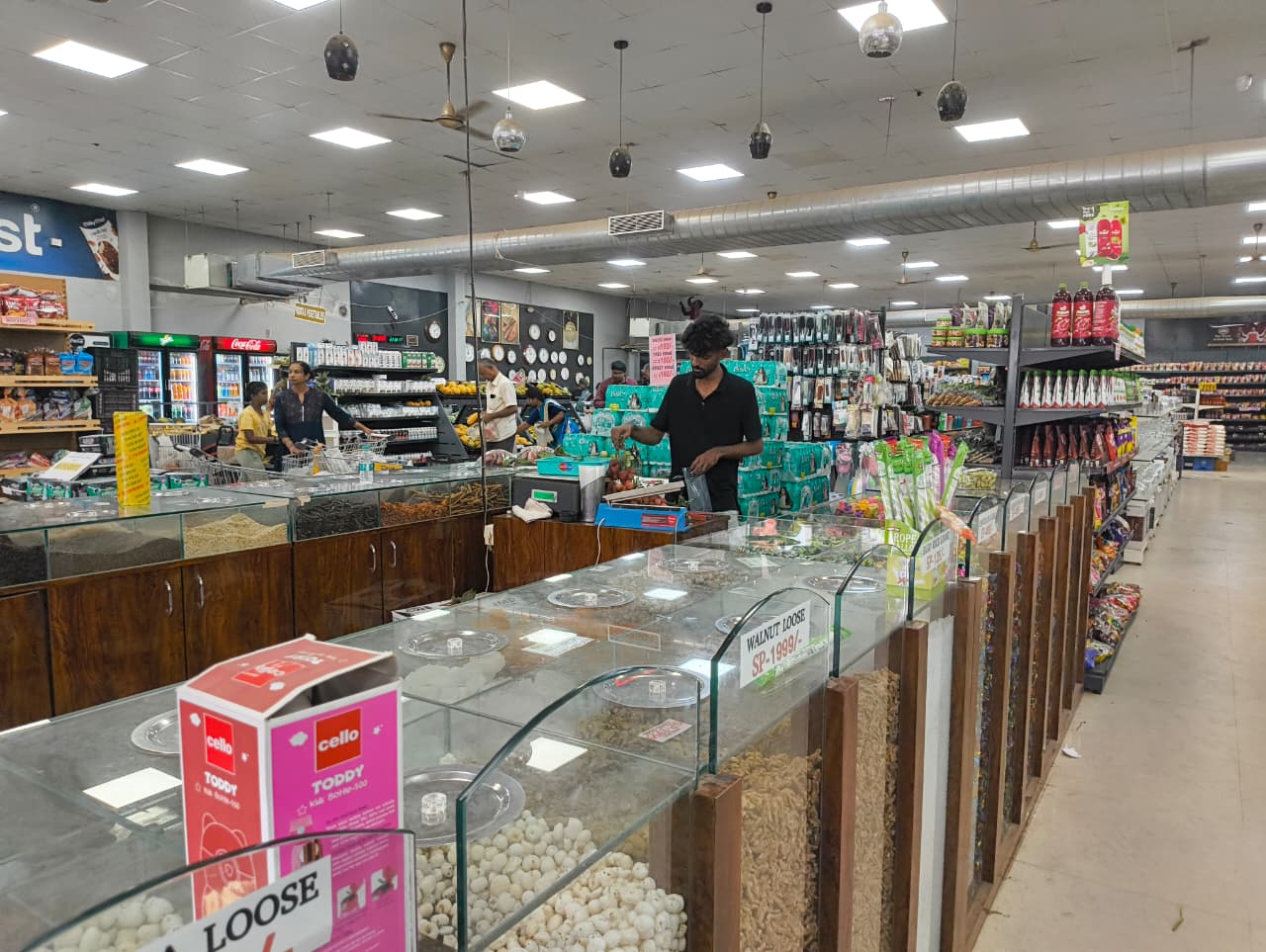 Loose dry fruits and spices counter